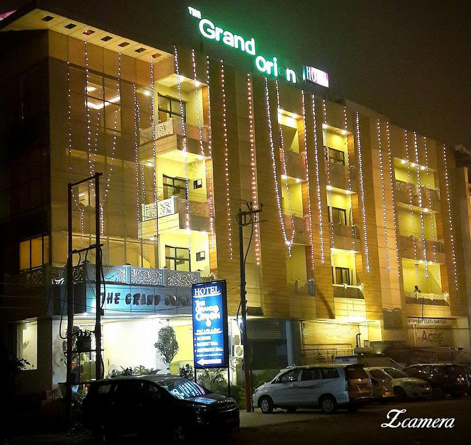 The Grand Orion Hotel Chinhat Kültér fotó