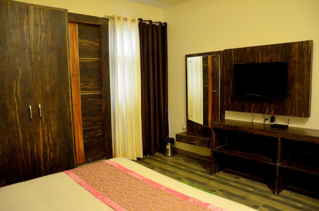 The Grand Orion Hotel Chinhat Kültér fotó