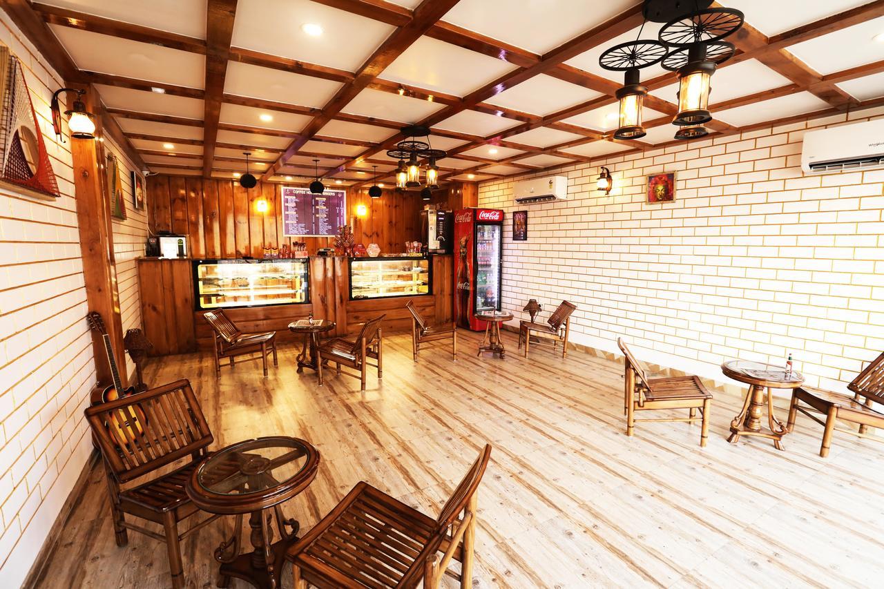 The Grand Orion Hotel Chinhat Kültér fotó