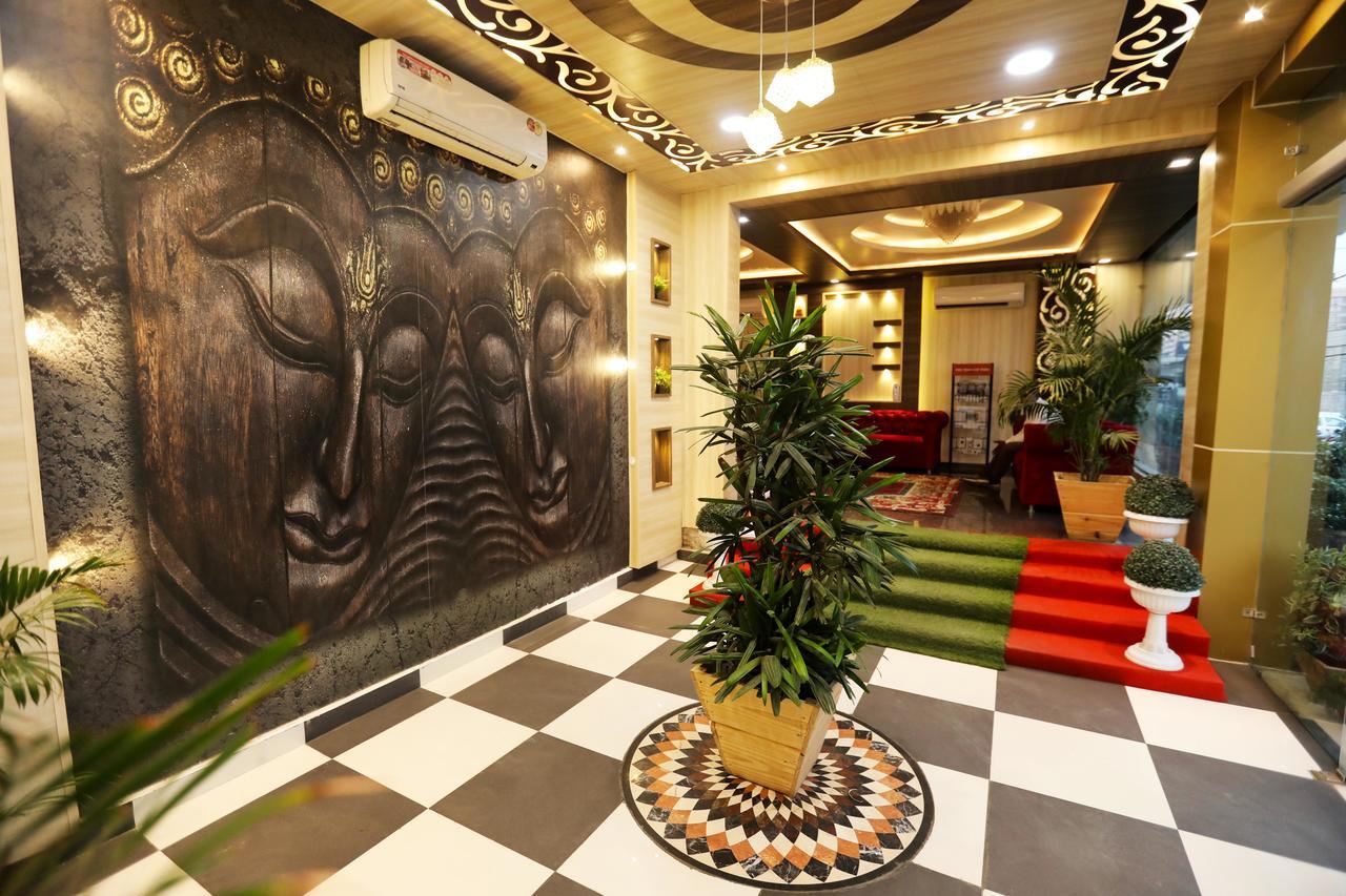 The Grand Orion Hotel Chinhat Kültér fotó