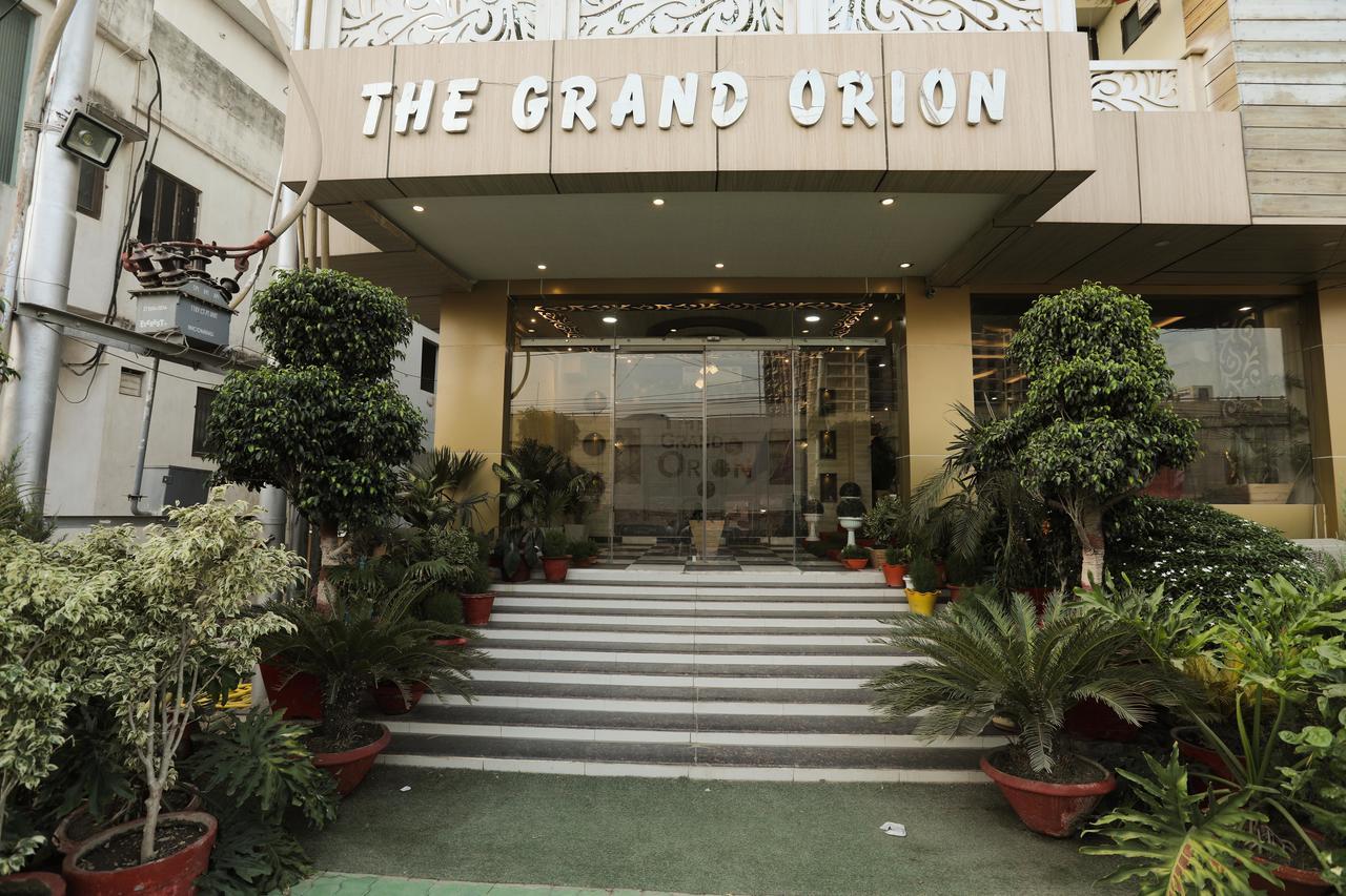 The Grand Orion Hotel Chinhat Kültér fotó