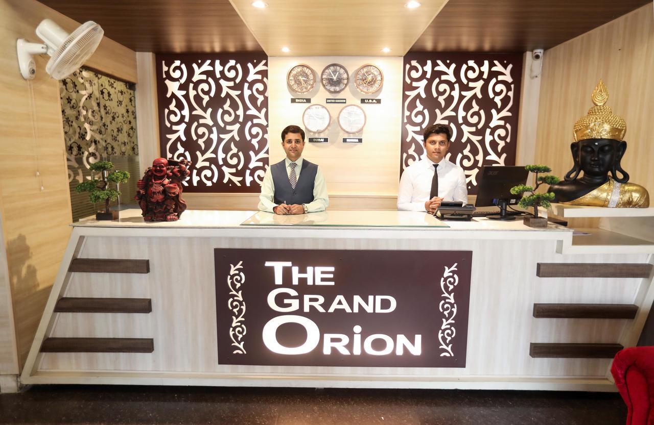 The Grand Orion Hotel Chinhat Kültér fotó
