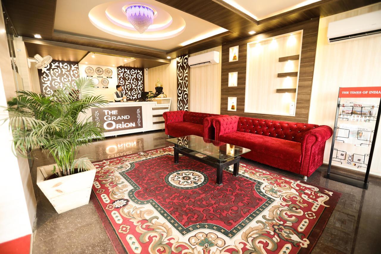 The Grand Orion Hotel Chinhat Kültér fotó