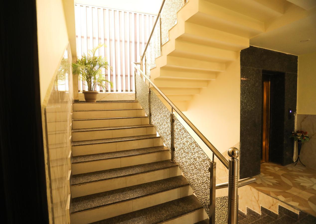 The Grand Orion Hotel Chinhat Kültér fotó